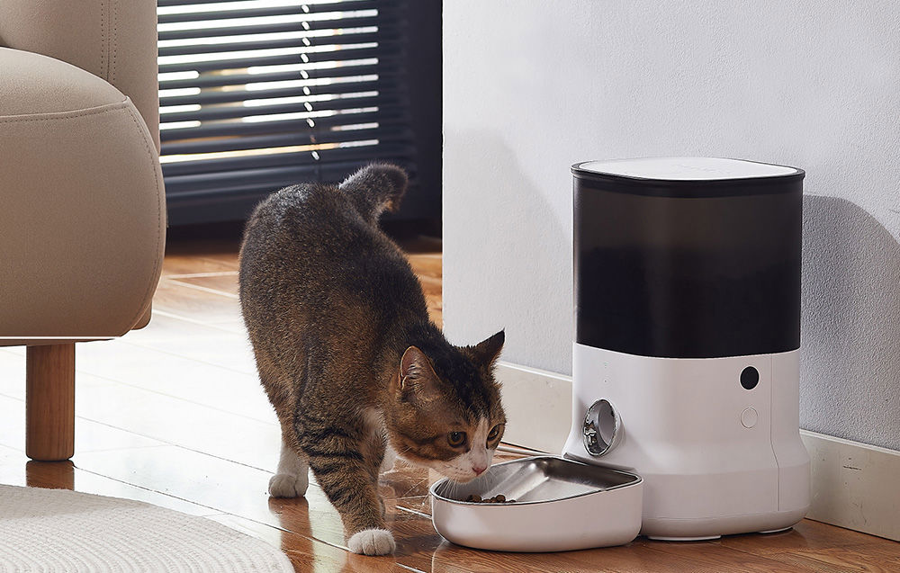 Automatic Pet Feeder with plastic bowl Dogness (white)