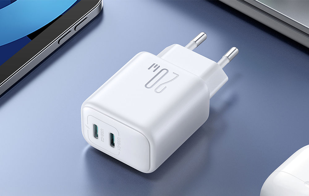 Joyroom JR-TCF12 Dual-Port (2C) 20W Power Charger (white)