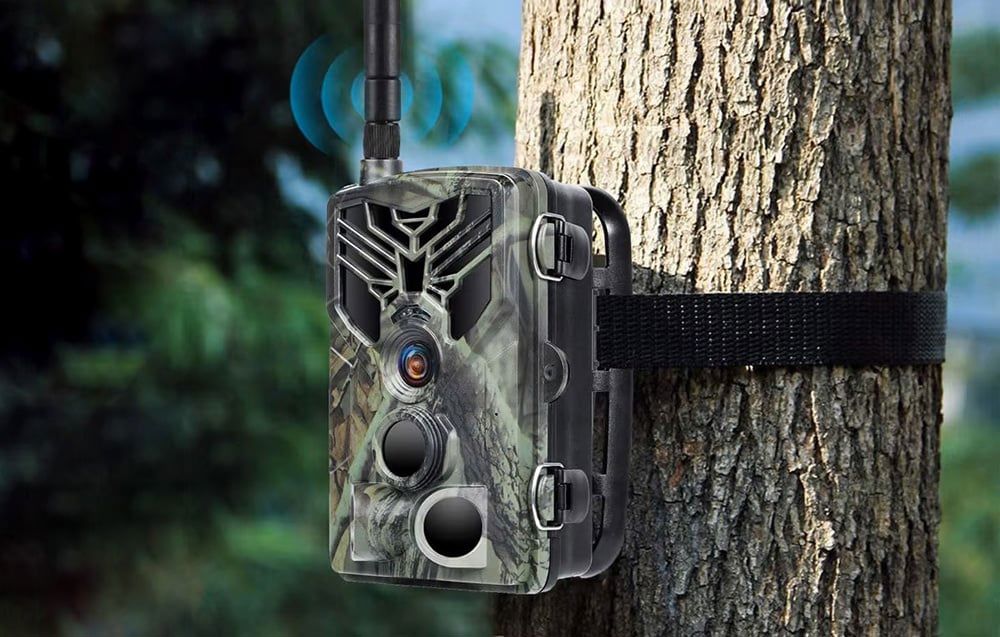 Suntek Mini700 Trail Camera with solar panel