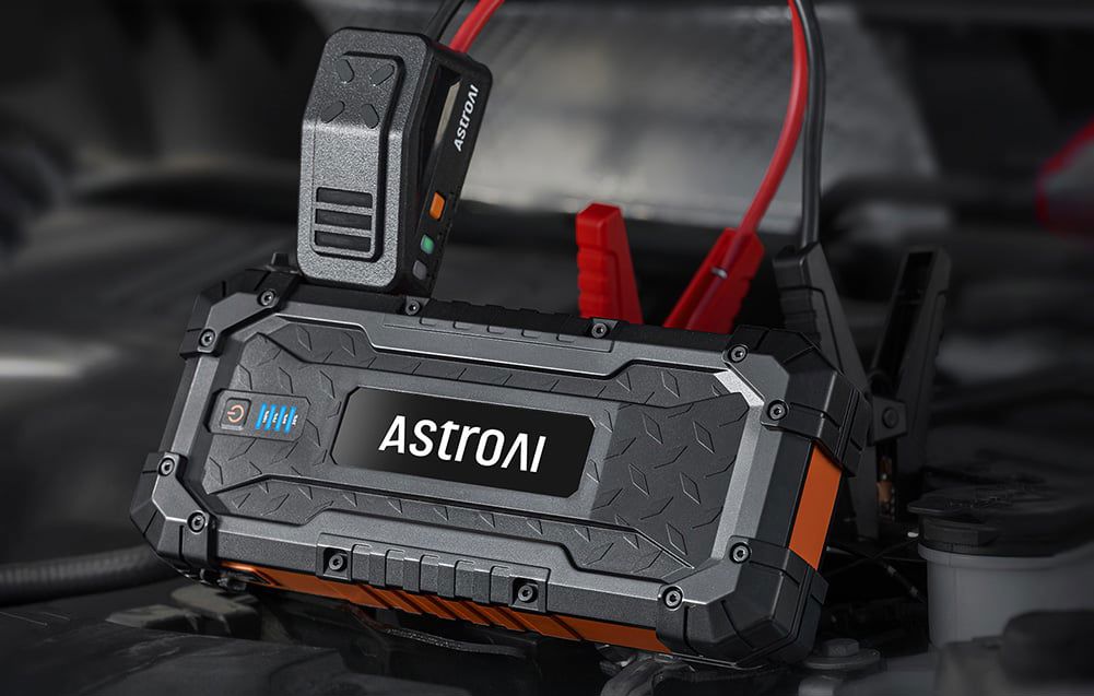 3 in 1: Jump starter + Power bank + SOS lights pea AstroAI S8 Ultra